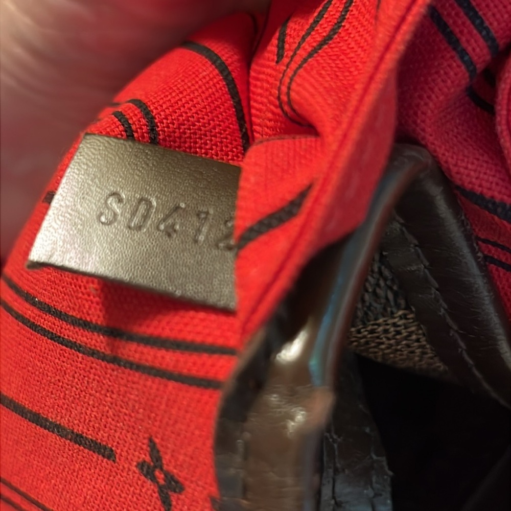 Louis Vuitton Neverfull - Picture 16 of 16